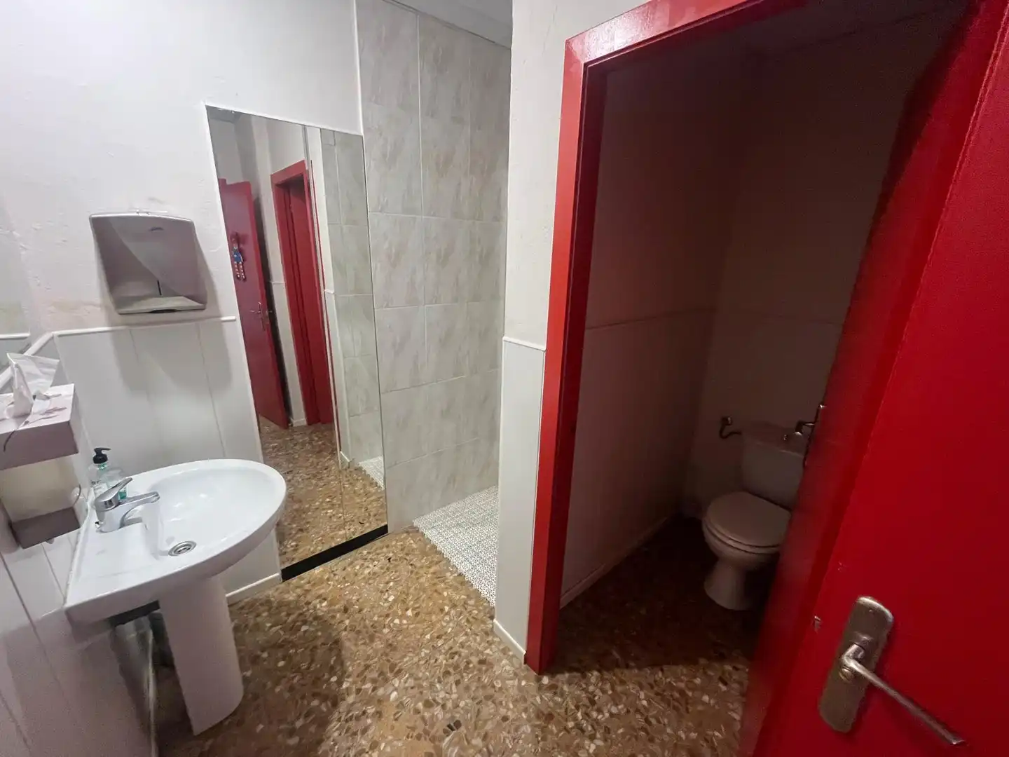 Bany de Local de lloguer en Zaragoza amb Aire condicionat i Calefacció