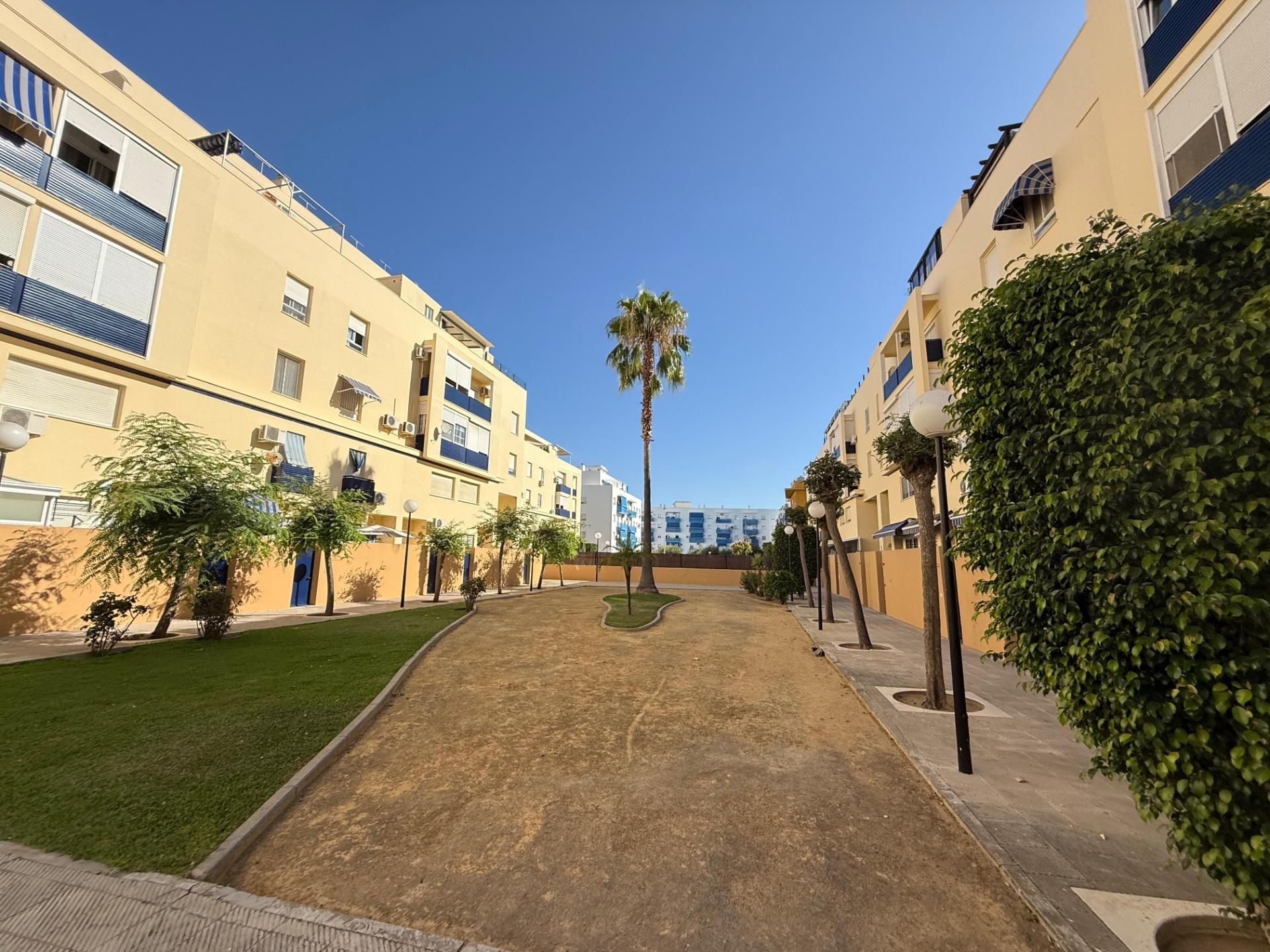 Exterior view of Duplex for sale in El Puerto de Santa María  with Air Conditioner and Community pool