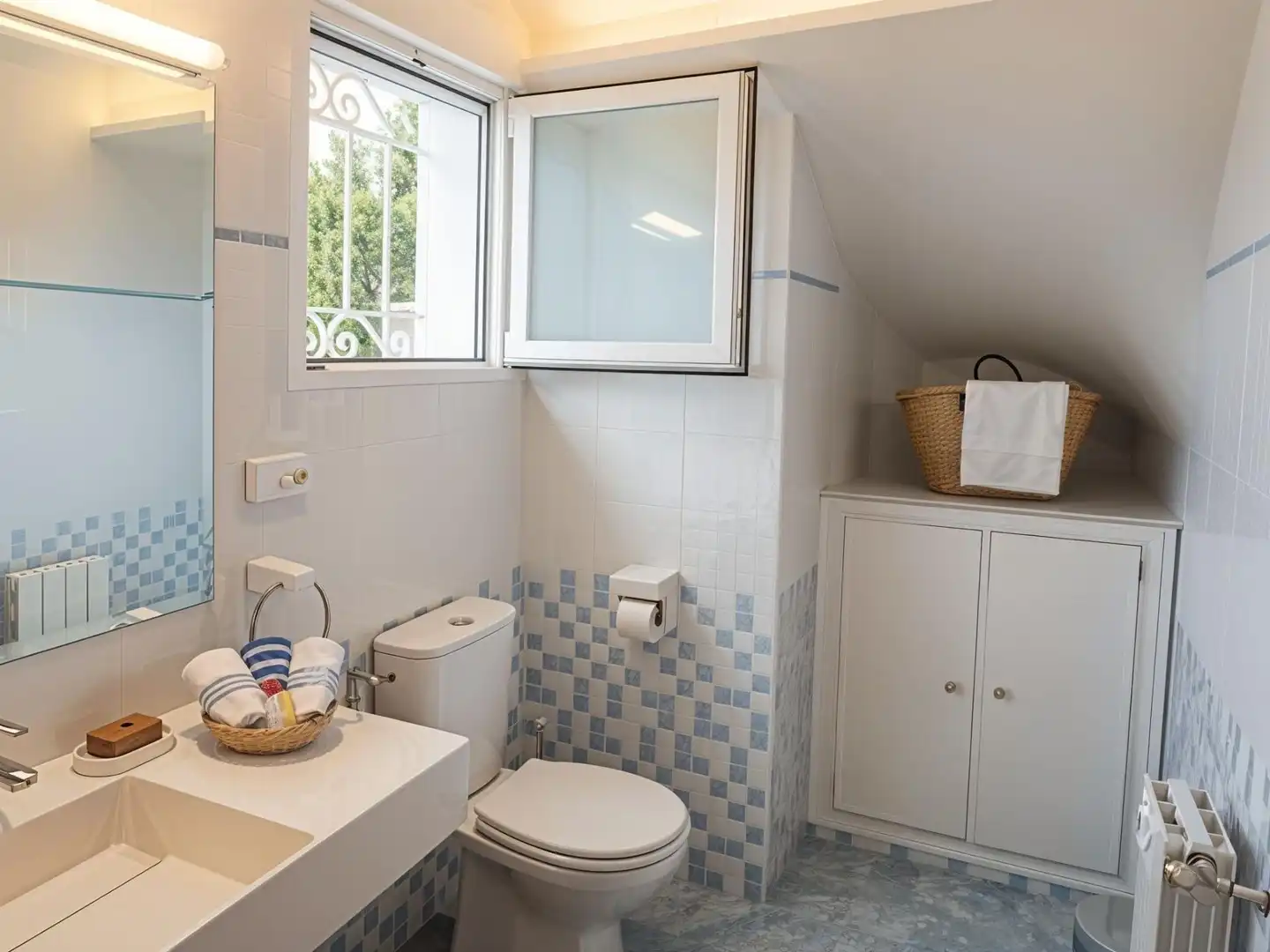 Bathroom of Houses for sale in Oliva  with Air Conditioner, Heating and Private garden