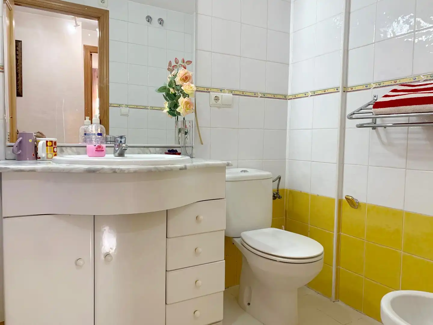 Badezimmer von Dachboden zum Verkauf in Benidorm mit Klimaanlage, Heizung und Terrasse