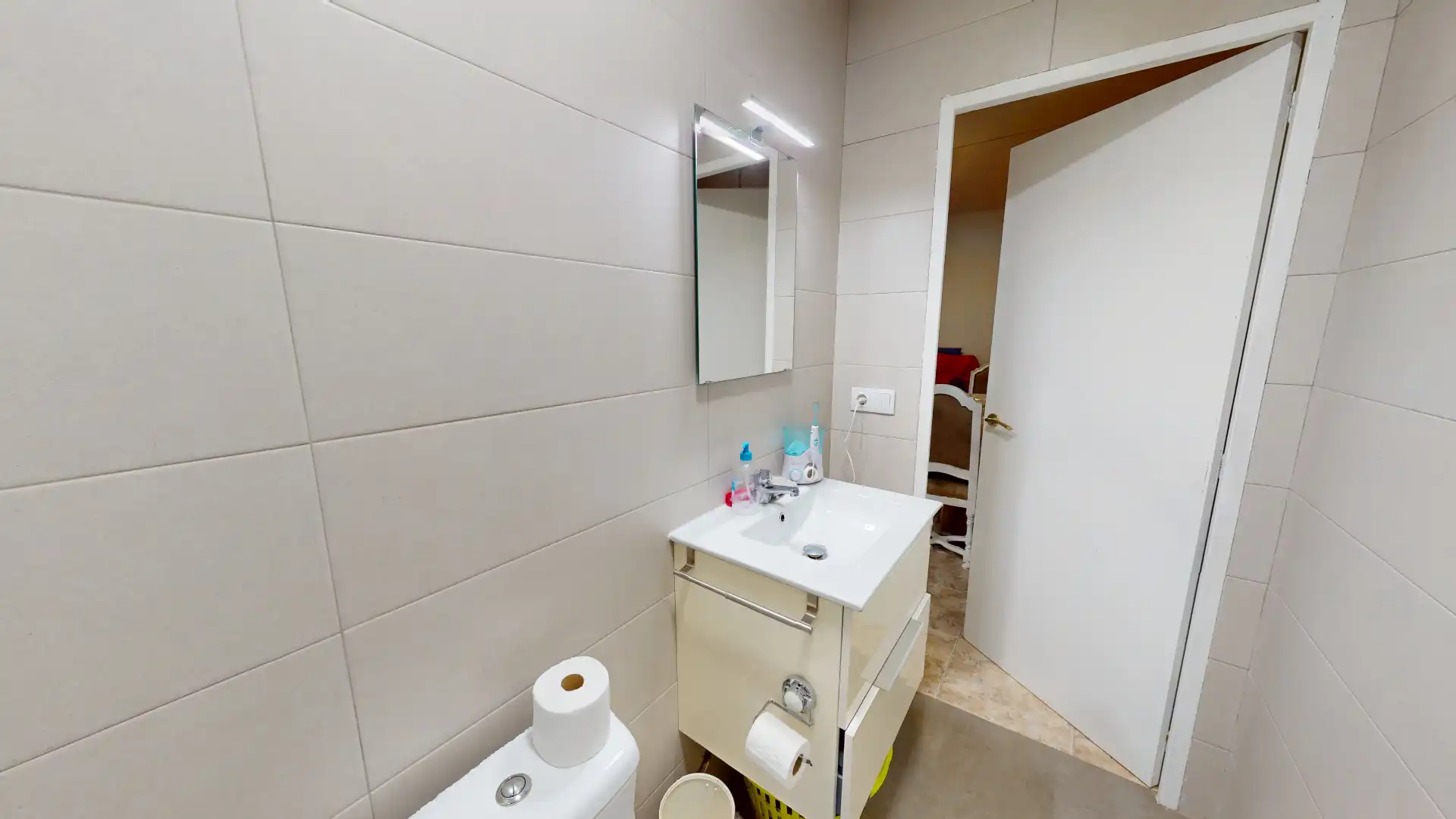 Badezimmer von Einfamilien-Reihenhaus zum Verkauf in Onil mit Klimaanlage und Balkon