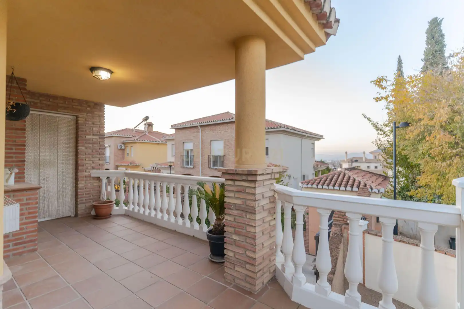 Terrassa de Casa adosada en venda en La Zubia amb Aire condicionat, Jardí privat i Traster