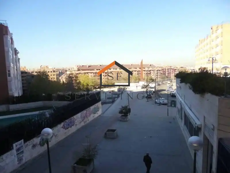 Vista exterior de Apartament de lloguer en Madrid amb Calefacció, Parquet i Piscina comunitària