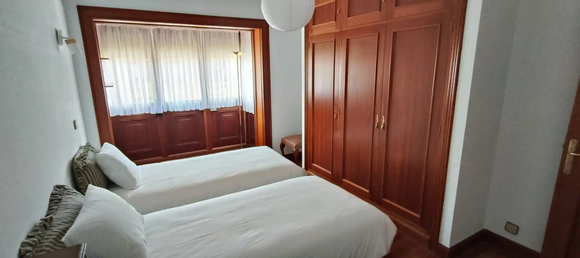 Dormitori de Pis de lloguer en Getxo  amb Terrassa, Moblat i Balcó