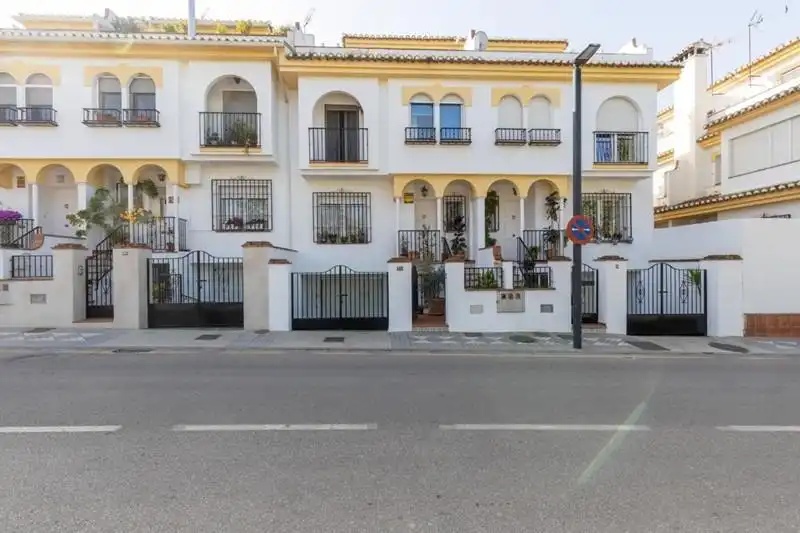 Adossat amb terrassa en venda a Maracena