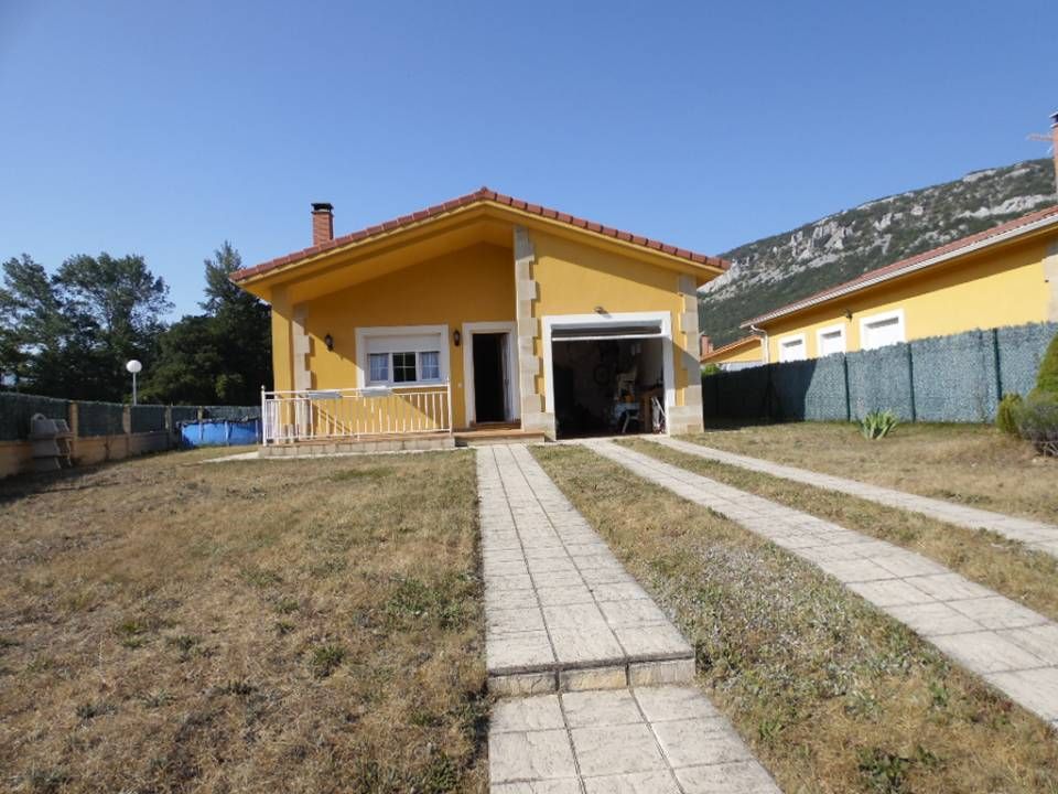Exterior view of House or chalet to rent in Merindad de Montija  with Heating