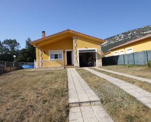 Exterior view of House or chalet to rent in Merindad de Montija  with Heating