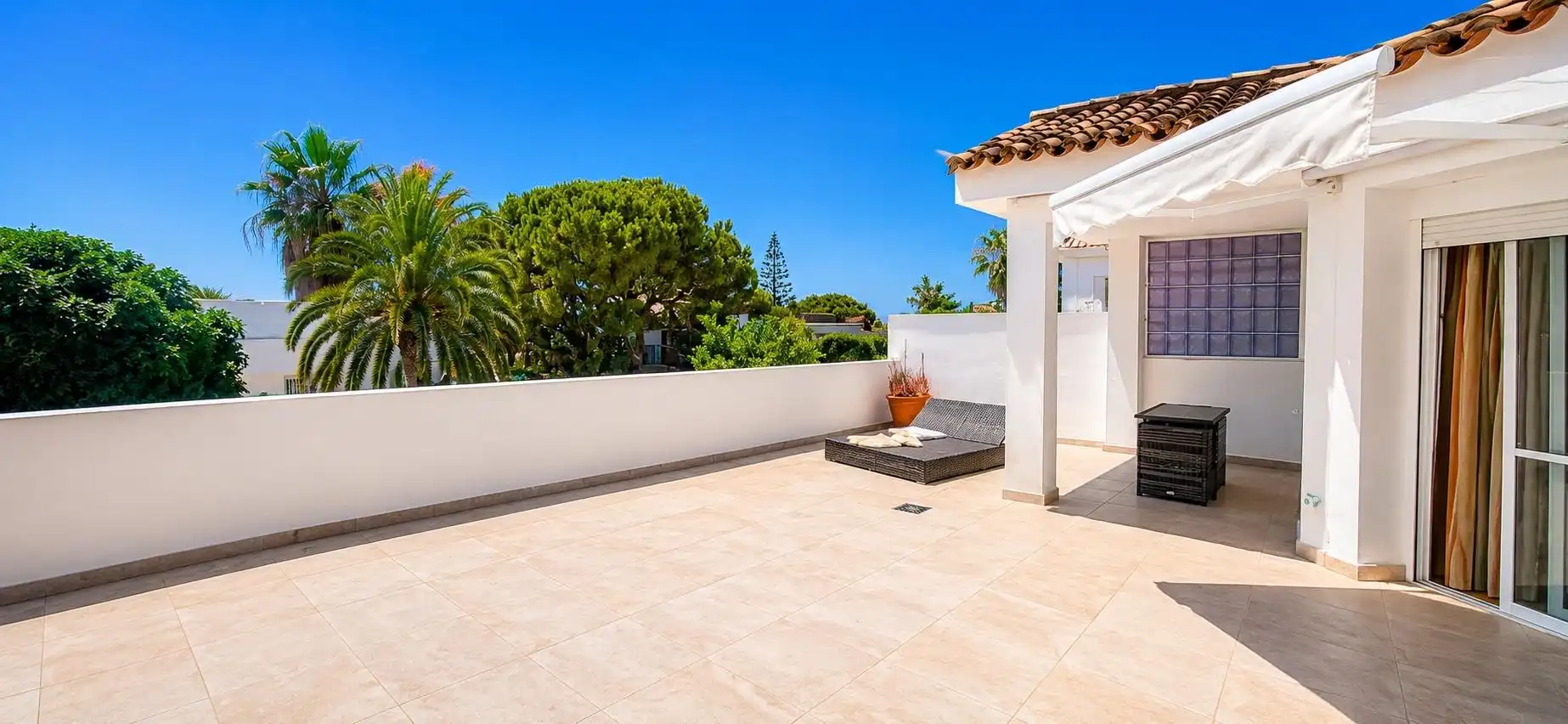 Terrassa de Casa o xalet en venda en Marbella amb Aire condicionat, Calefacció i Jardí privat
