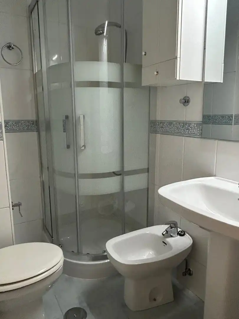 Bany de Pis de lloguer en Granada amb Calefacció i Moblat