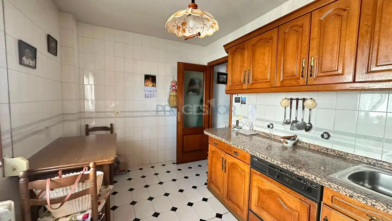 Cocina de Piso en venta en León Capital  con Calefacción y Trastero