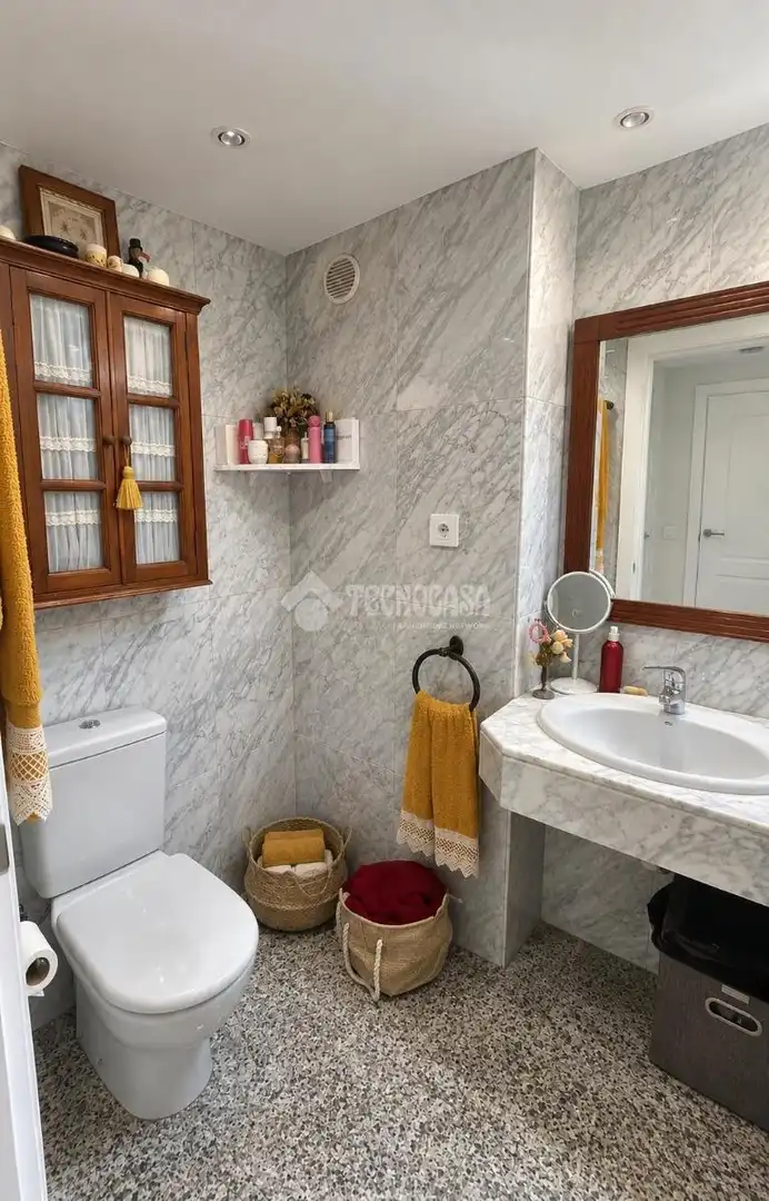 Badezimmer von Wohnung zum Verkauf in Madrid mit Abstellraum