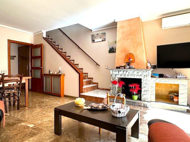 Living room of Single-family semi-detached for sale in Sant Boi de Llobregat  with Air Conditioner, Heating and Terrace