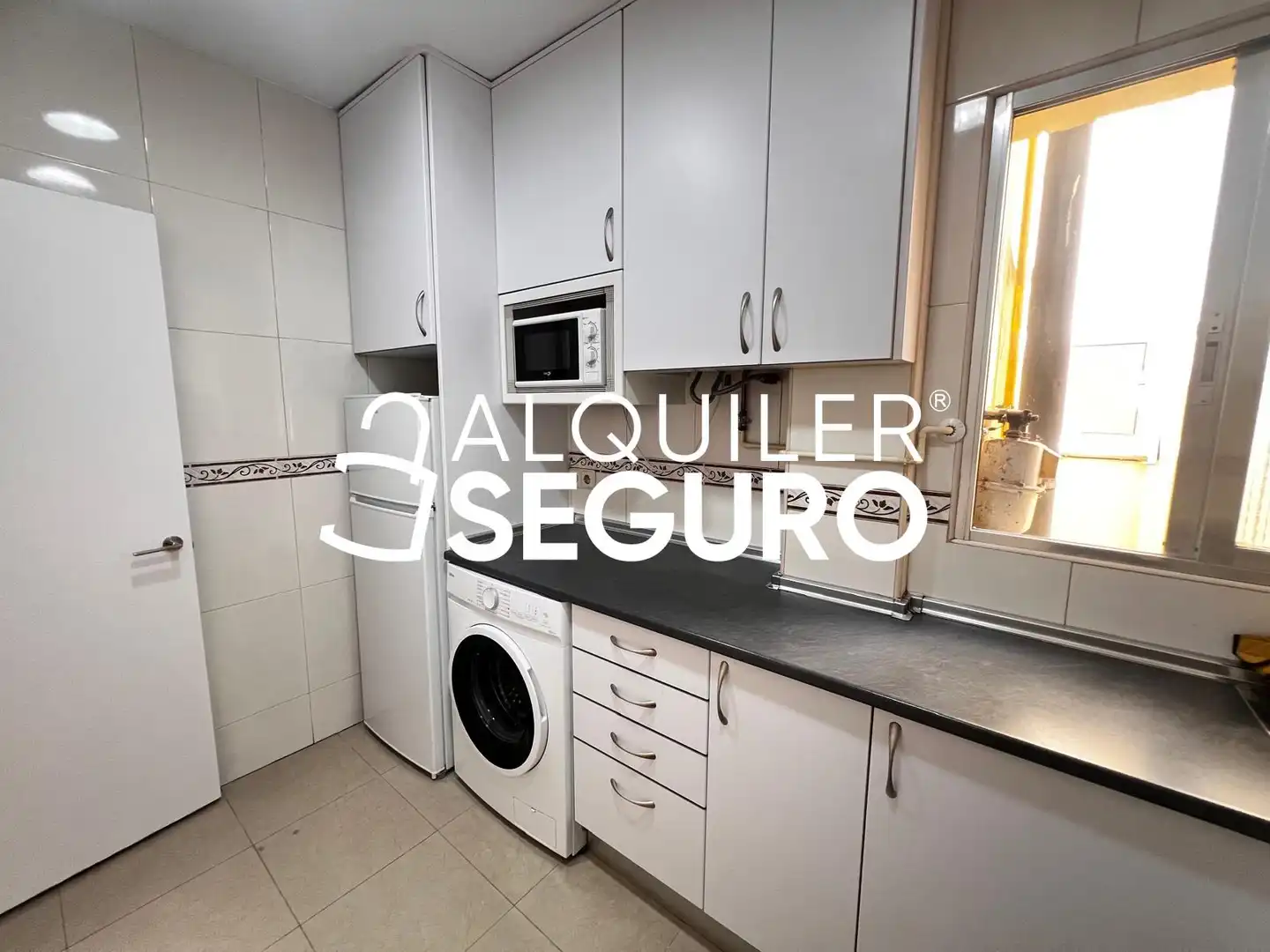 Cocina de Piso de alquiler en Madrid con Calefacción, Terraza y Amueblado