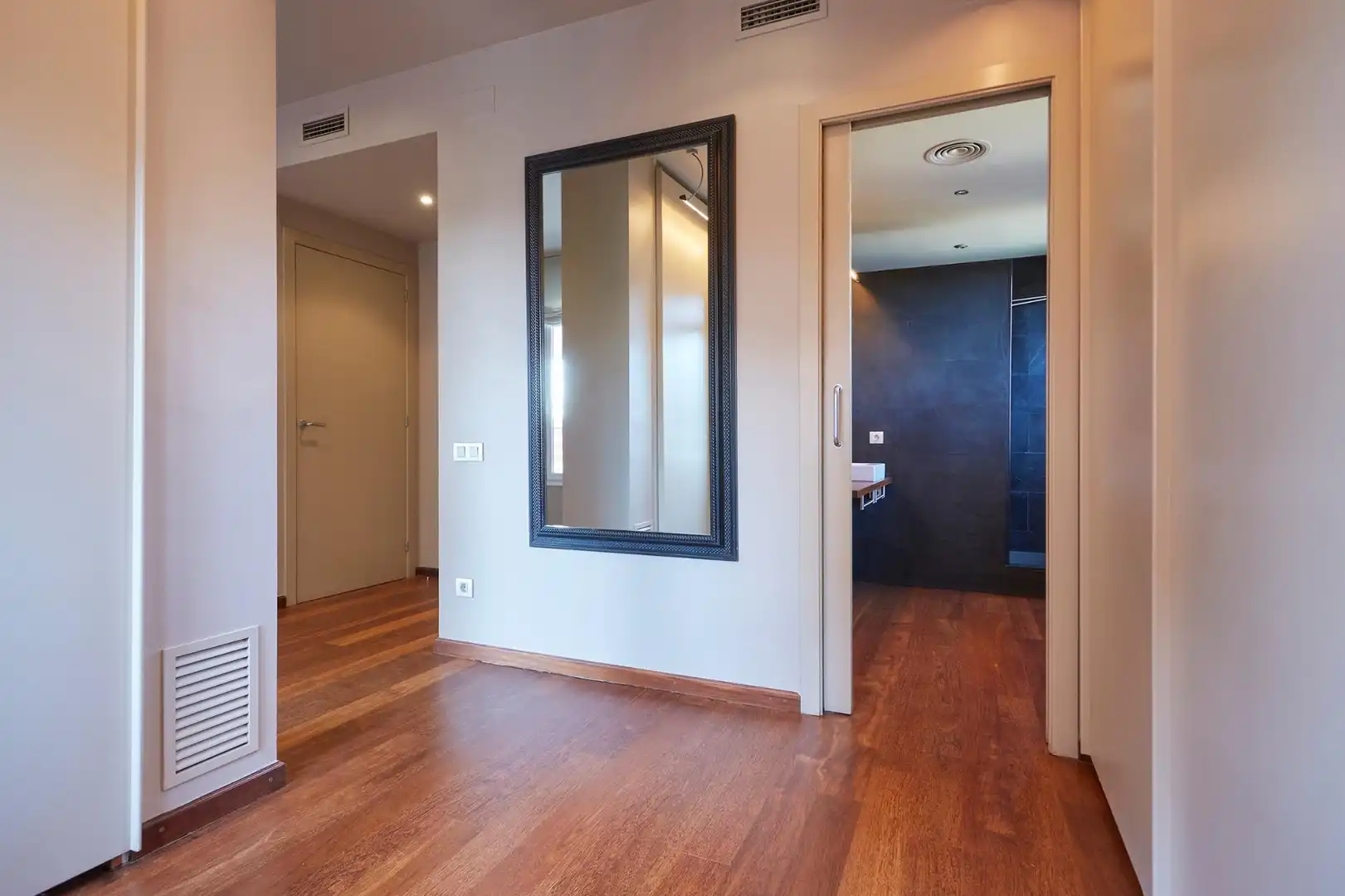Wohnung zur Miete in Barcelona mit Klimaanlage, Terrasse und Abstellraum