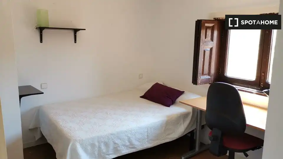 Habitación de Piso de alquiler en Alcalá de Henares con Aire acondicionado, Calefacción y Amueblado