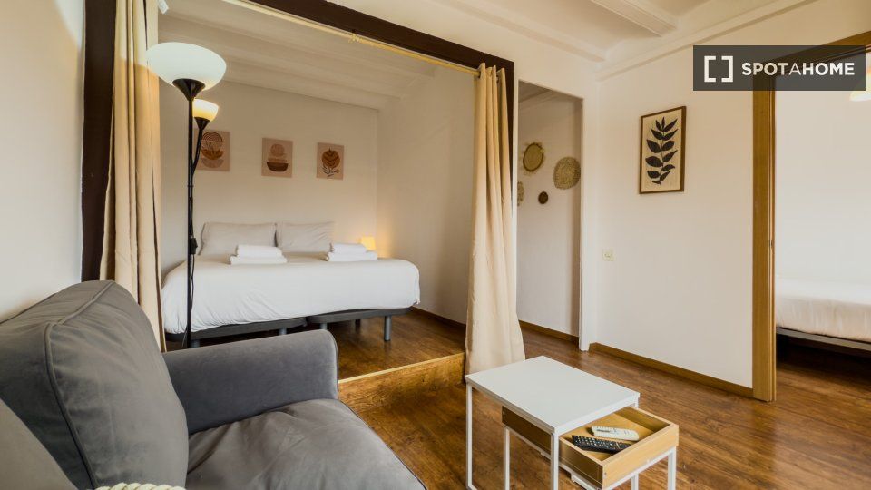 Dormitori de Pis de lloguer en  Barcelona Capital amb Aire condicionat, Calefacció i Moblat