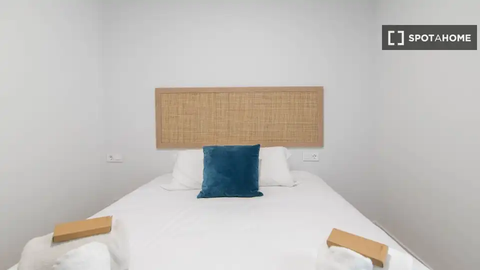 Habitación de Apartamento para compartir en El Puig de Santa Maria con Aire acondicionado, Terraza y Amueblado