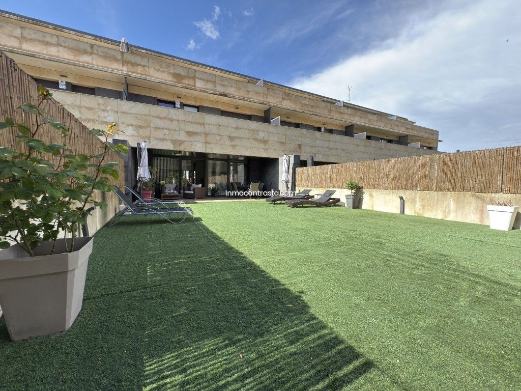 Terrassa de Casa adosada en venda en Vitoria - Gasteiz amb Jardí privat, Terrassa i Moblat