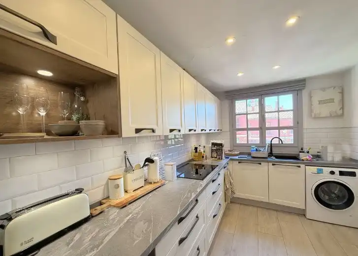 Cocina de Casa adosada en venta en Estepona con Aire acondicionado, Calefacción y Jardín privado