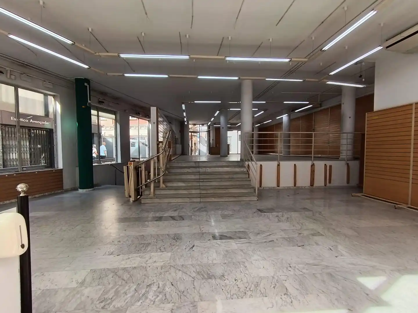 Local comercial de lloguer a Centre - Sant Oleguer, imagen 8