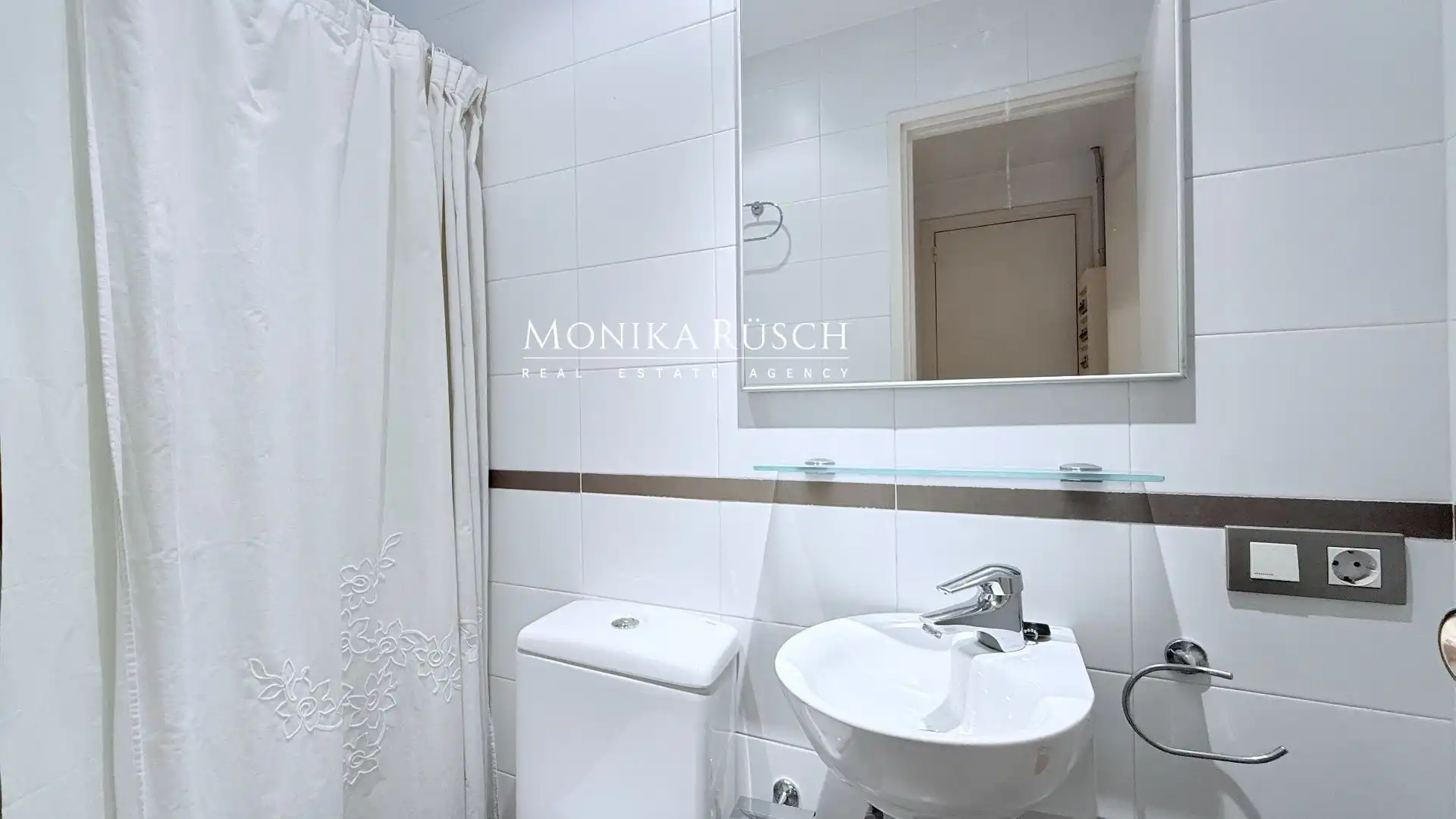Baño de Piso en venta en Barcelona con Calefacción, Terraza y Trastero