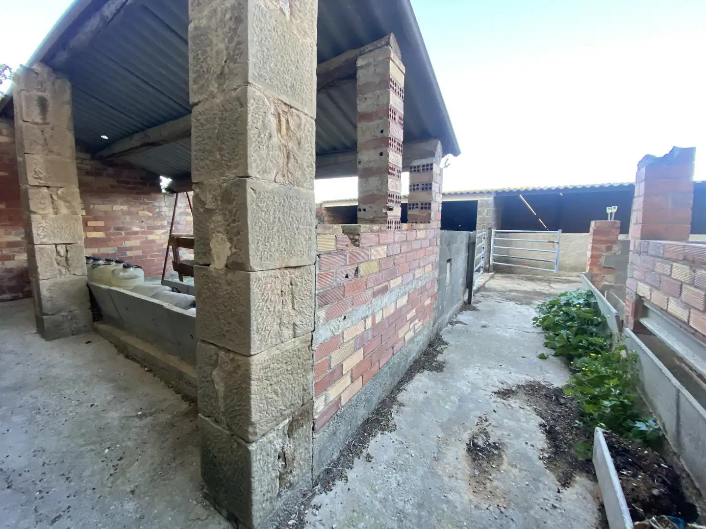 Vista exterior de Finca rústica en venda en Torrebesses amb Jardí privat