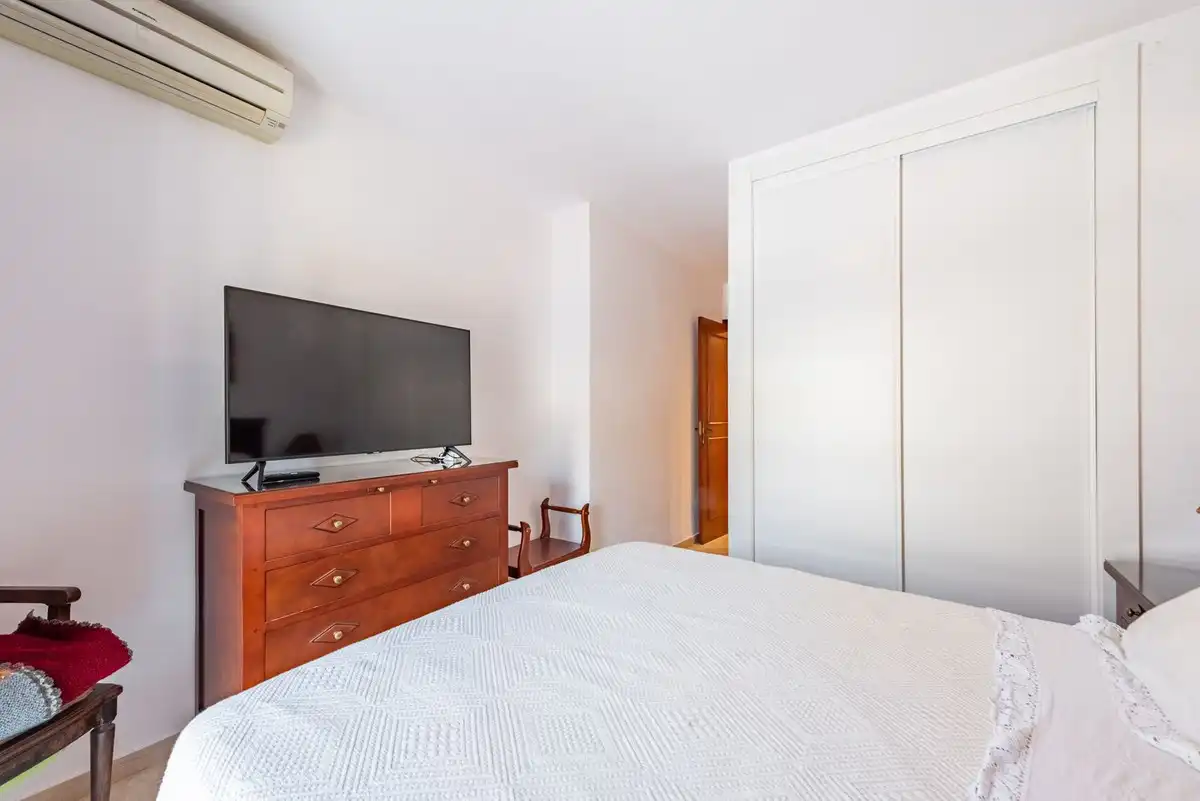 Schlafzimmer von Einfamilien-Reihenhaus zum Verkauf in Benahavís mit Klimaanlage, Heizung und Terrasse
