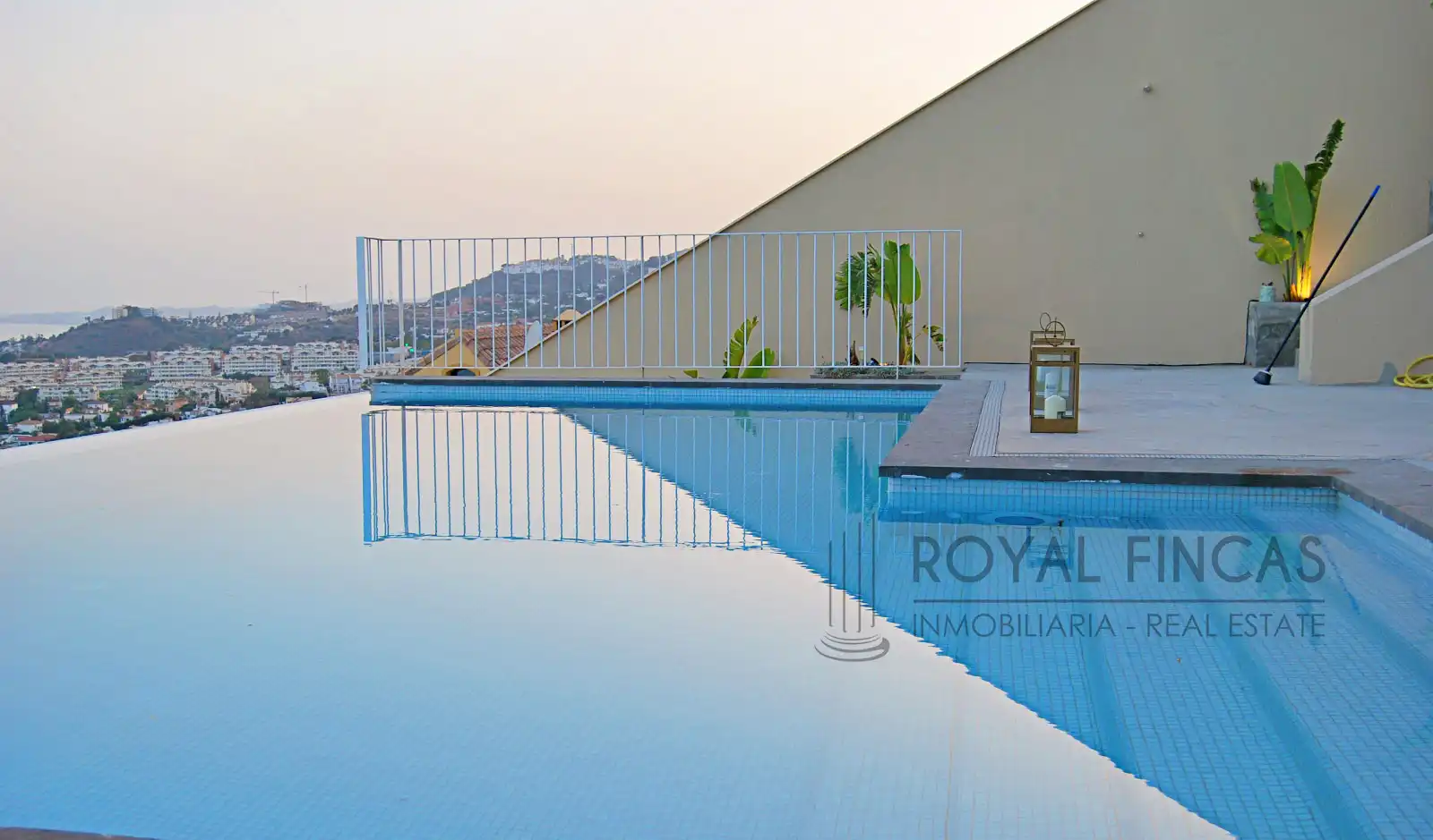 Swimming pool of Detached homes for sale in Benalmádena  with Air Conditioner, Terrace and Swimming Pool