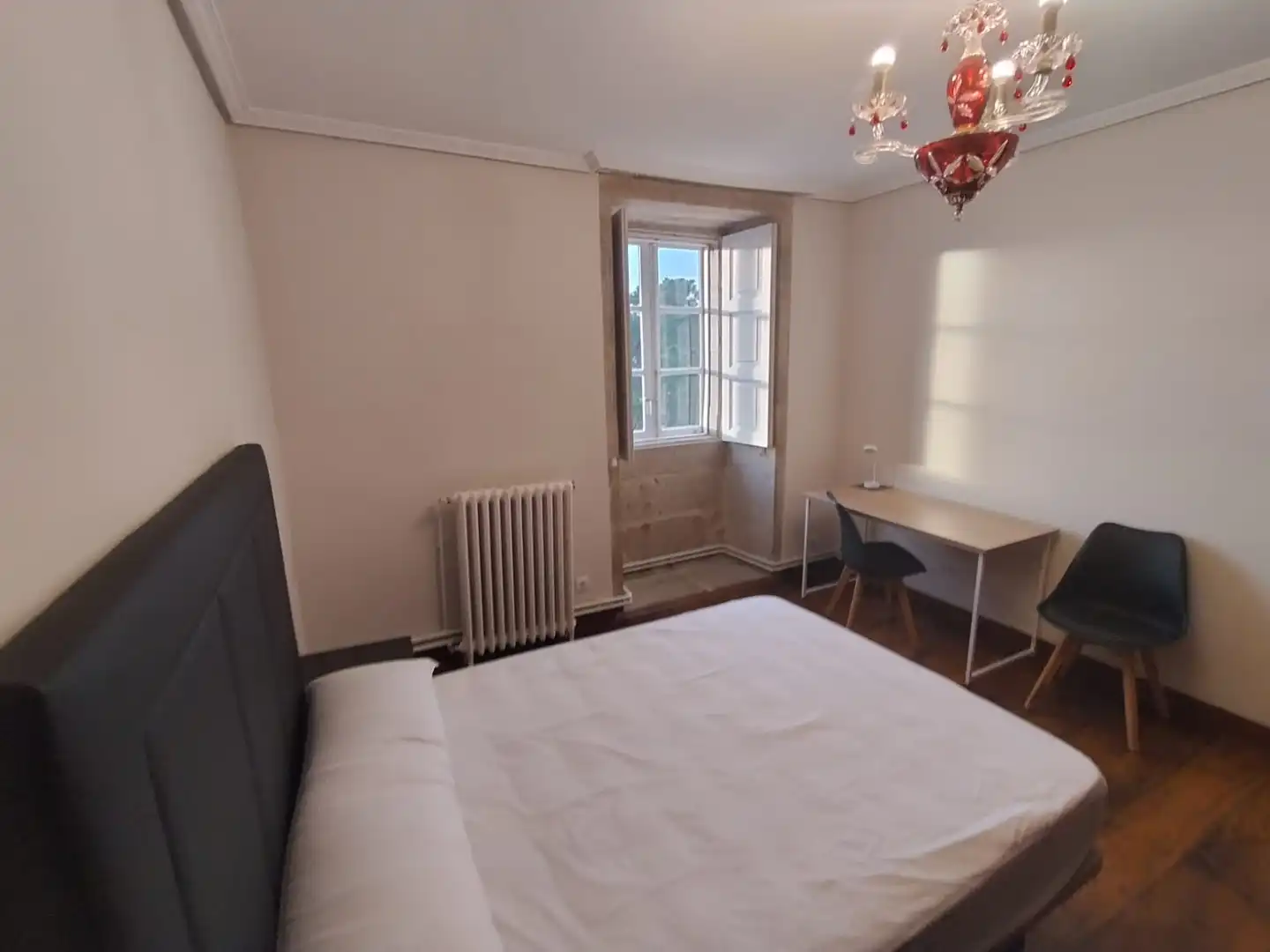 Habitación de Piso para compartir en Santiago de Compostela  con Calefacción, Parquet y Amueblado