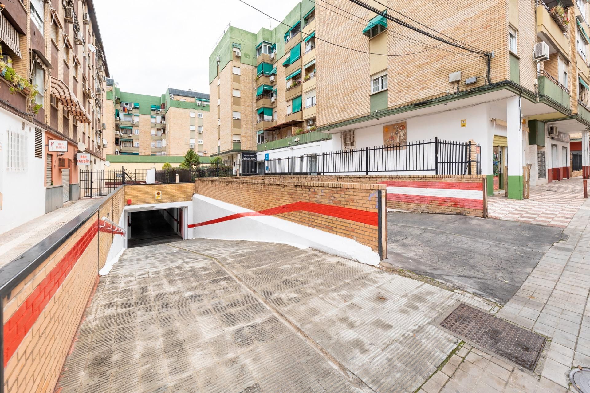 Vista exterior de Garaje en venta en  Granada Capital