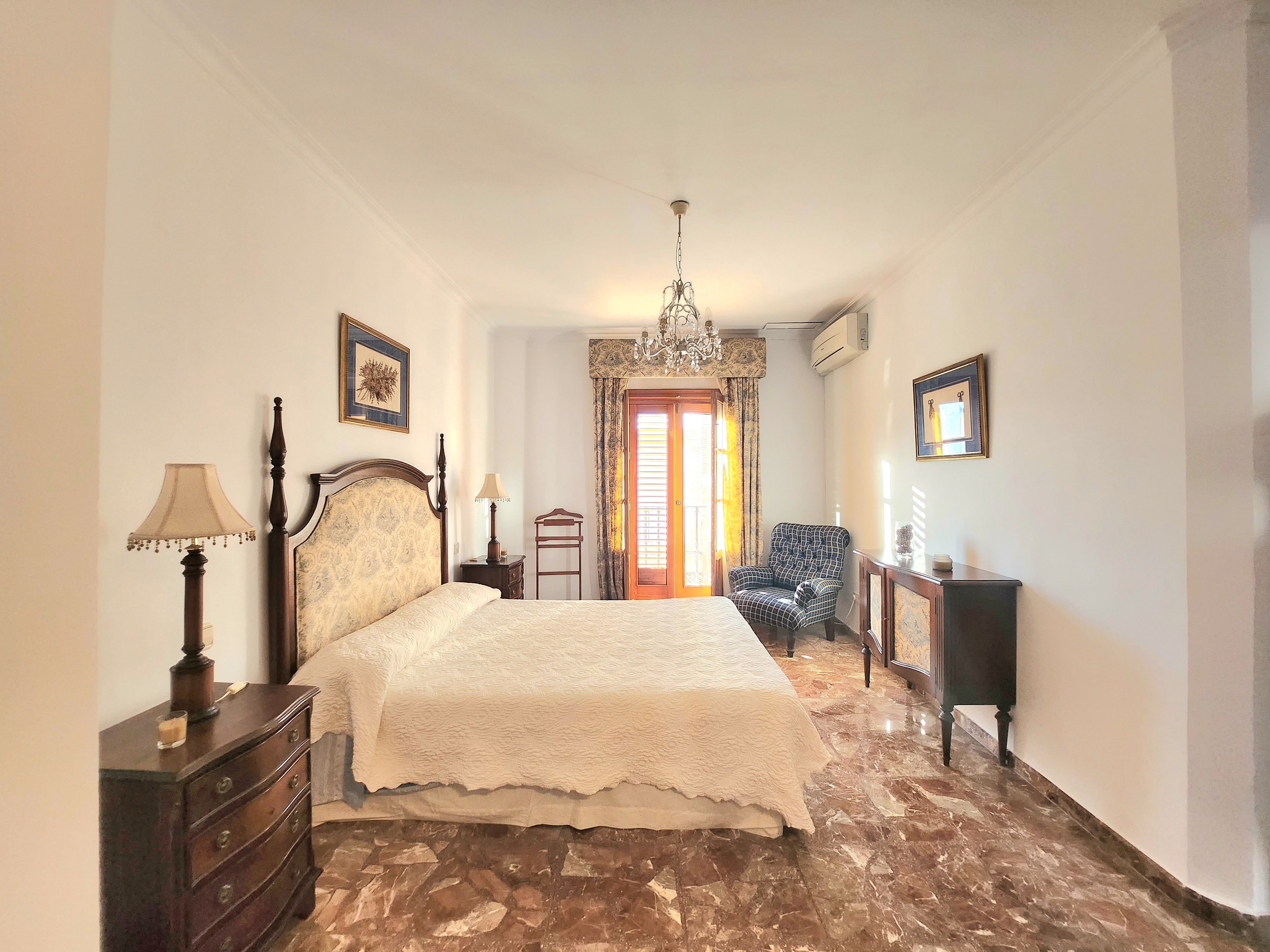 Habitación de Casa o chalet en venta en Alcalá de Guadaira con Aire acondicionado, Calefacción y Jardín privado