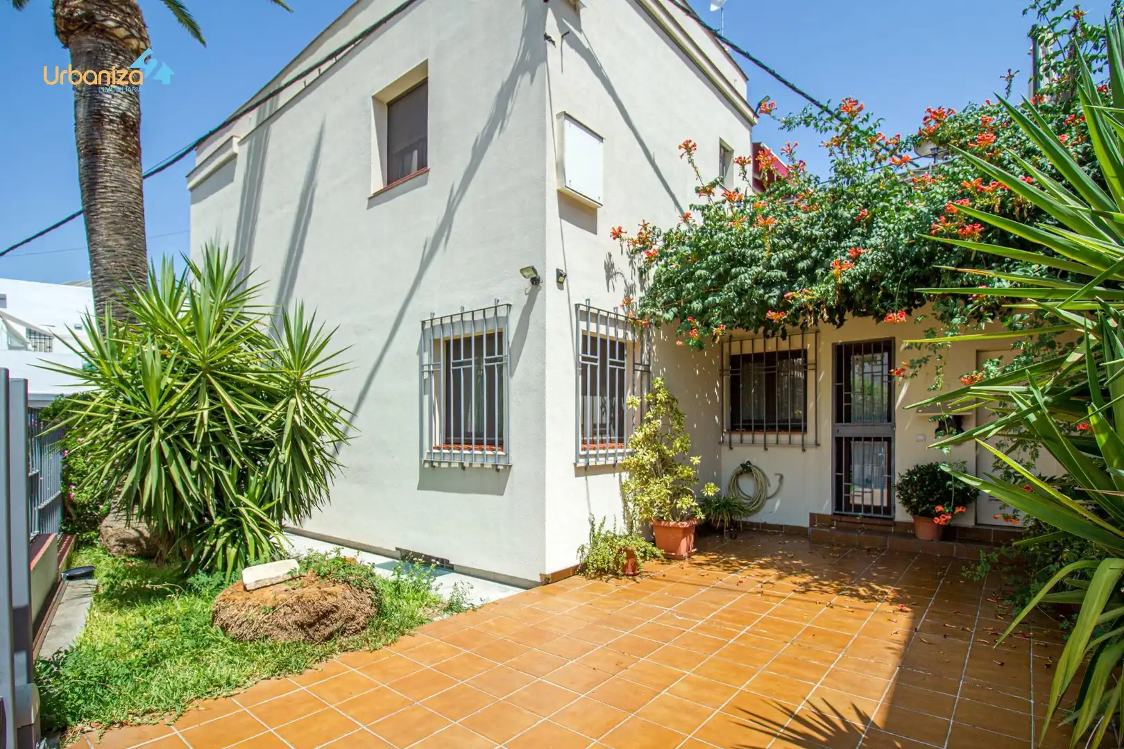 Vista exterior de Casa o xalet en venda en Badajoz amb Aire condicionat, Calefacció i Jardí privat