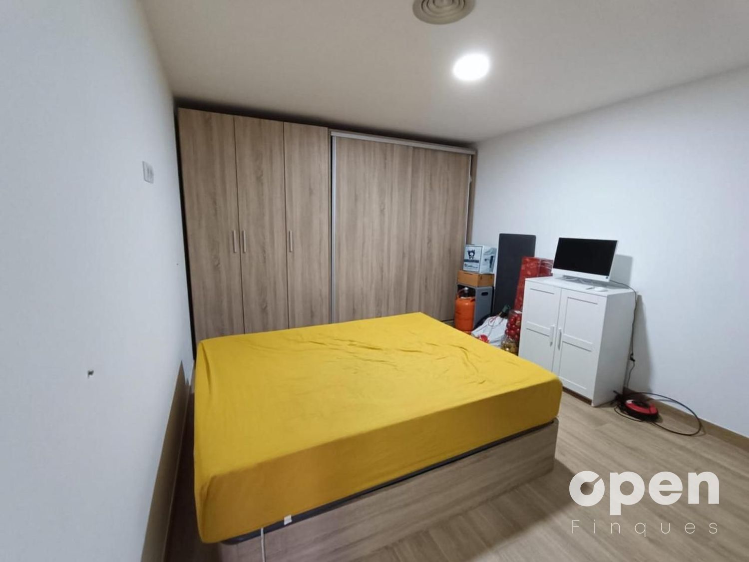 Dormitori de Casa adosada en venda en Terrassa amb Aire condicionat, Calefacció i Parquet