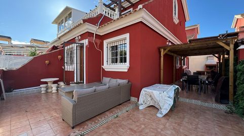 Casa adosada reformada en Orihuela Costa Se vende espaciosa casa adosada en Orihuela Costa, completamente reformada y lista para e