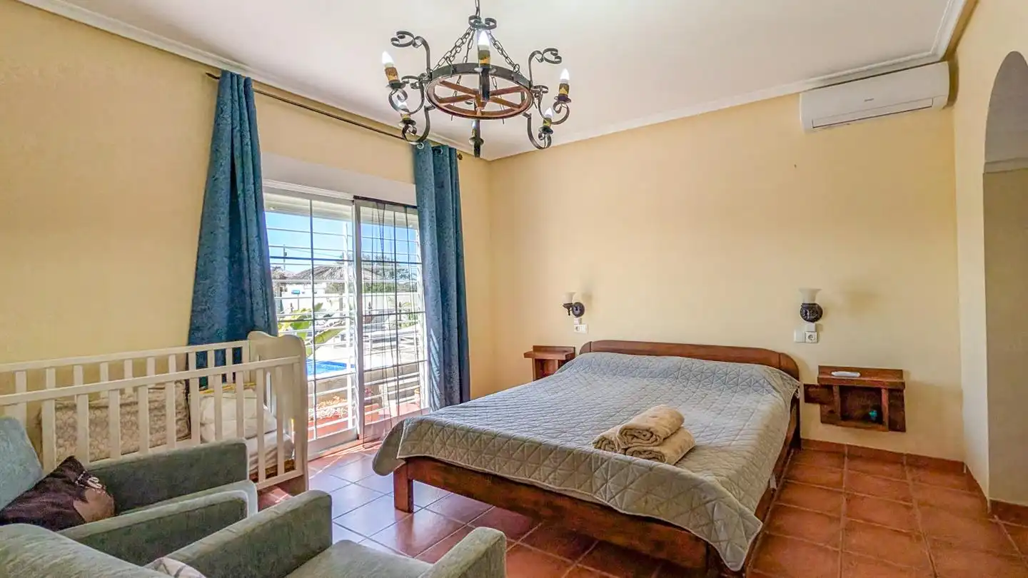 Dormitori de Casa o xalet en venda en Elche / Elx amb Aire condicionat, Jardí privat i Terrassa