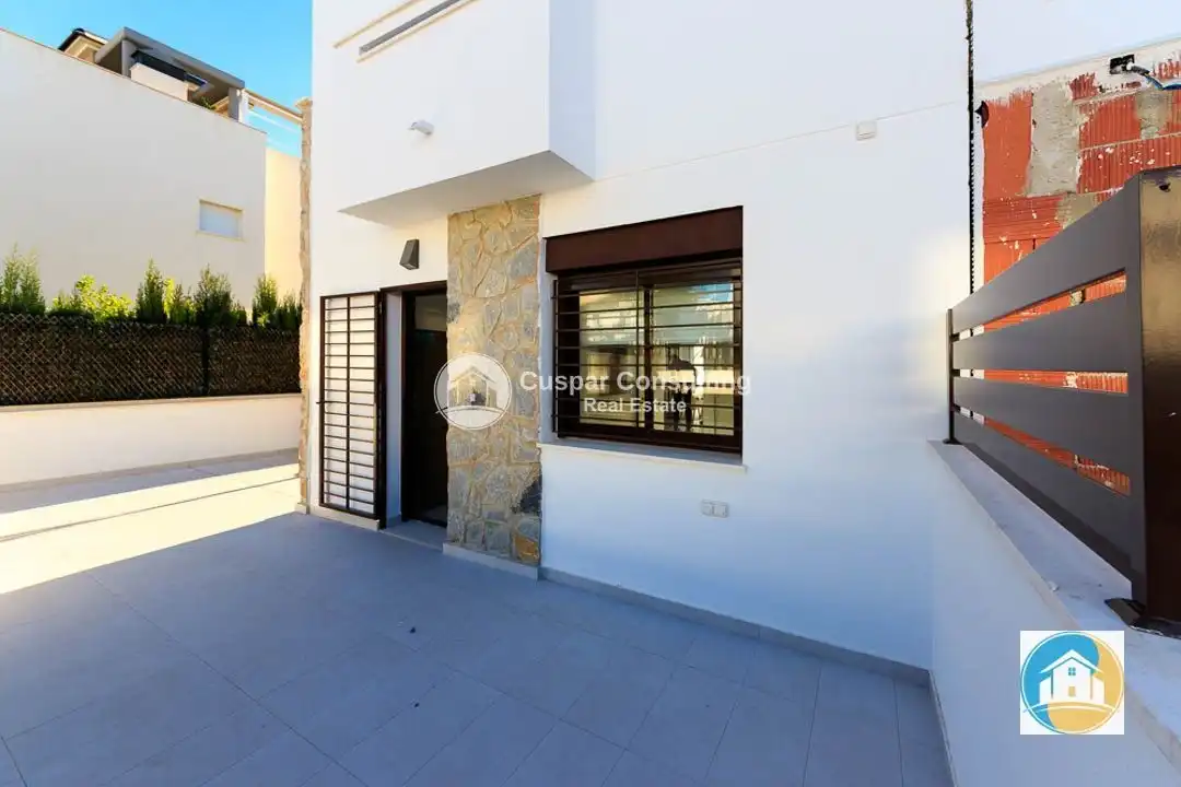 Vista exterior de Dúplex en venda en Pilar de la Horadada amb Aire condicionat, Calefacció i Jardí privat
