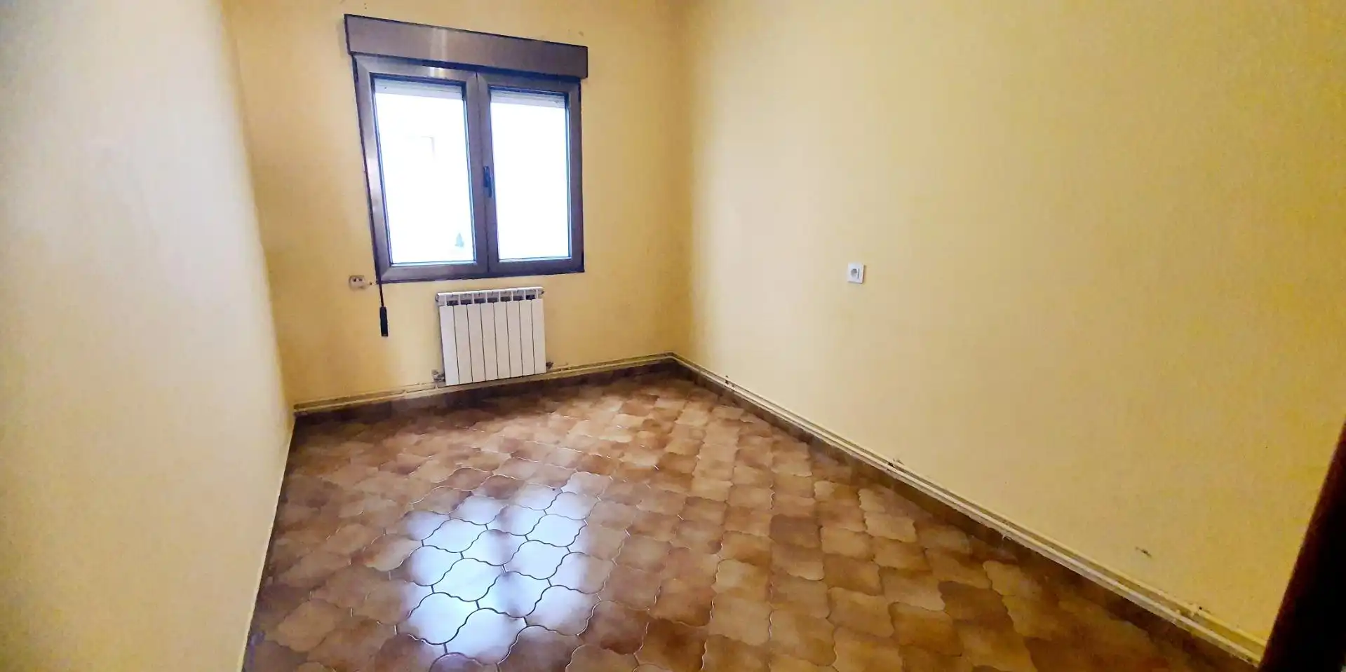 Habitación de Piso en venta en Oviedo  con Calefacción y Trastero