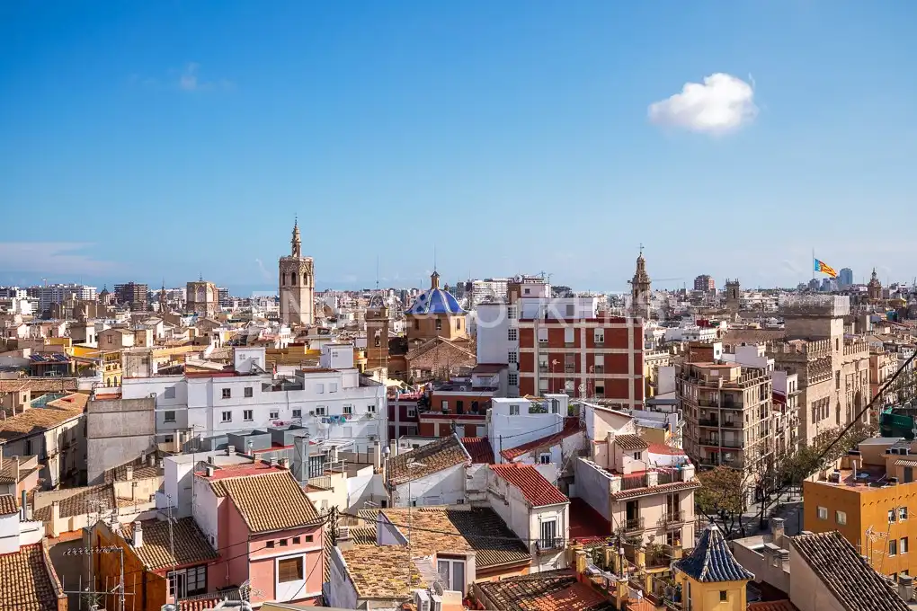 Exterior view of Flat for rent in Valencia  with Air Conditioner, Heating and Terrace