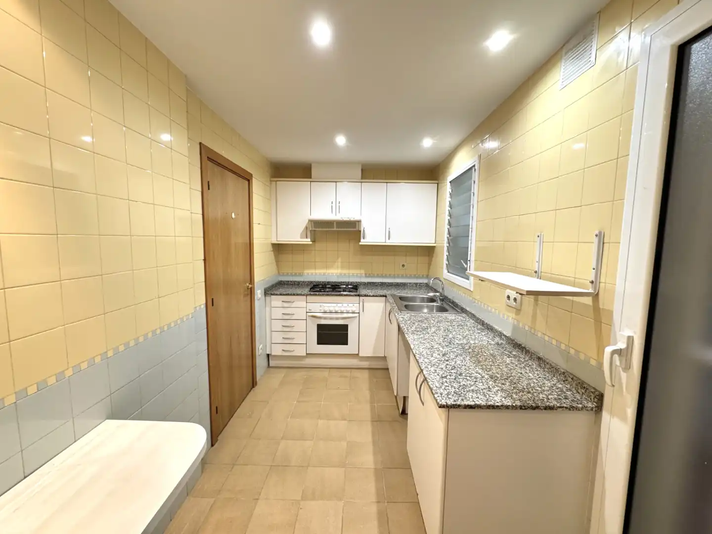 Cocina de Piso en venta en Barcelona con Calefacción, Parquet y Horno