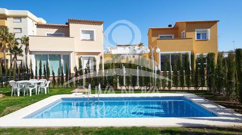 Foto 2 de Casa adosada en venda a Calle Vermeer, Oliva Nova, Valencia