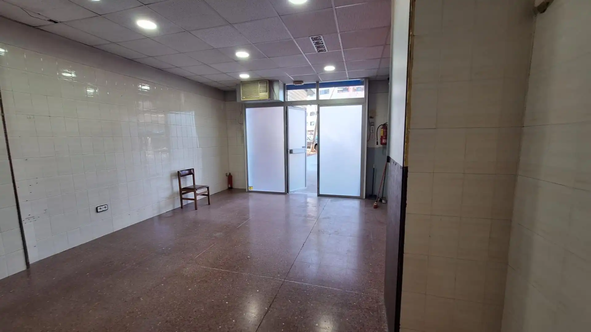 Locale commerciale in vendita a ALGUERSUARI I PASCUAL D' 71
