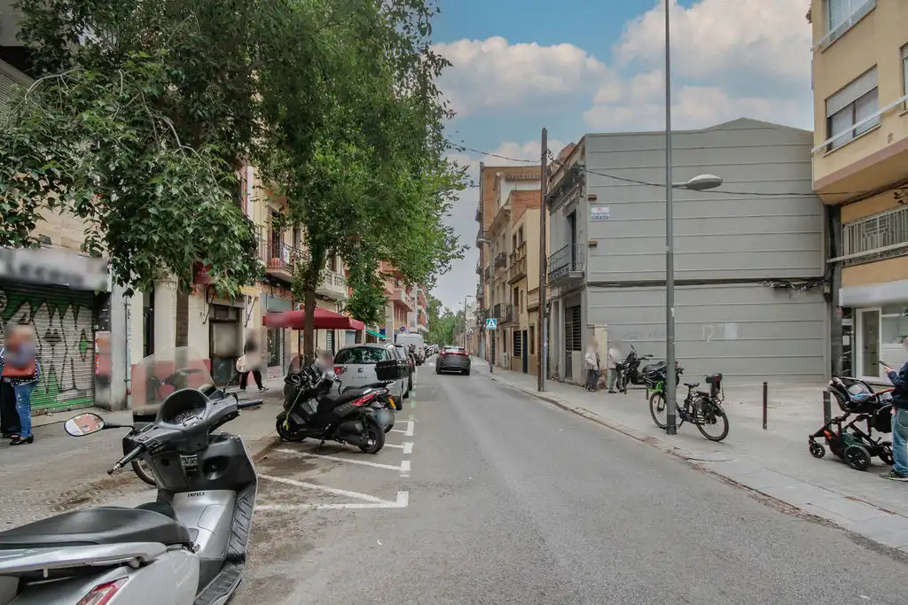 Vista exterior de Piso en venta en Barcelona con Calefacción