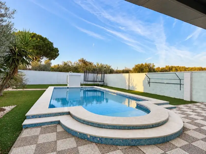 Piscina de Casa o chalet en venta en Arahal, Sevilla