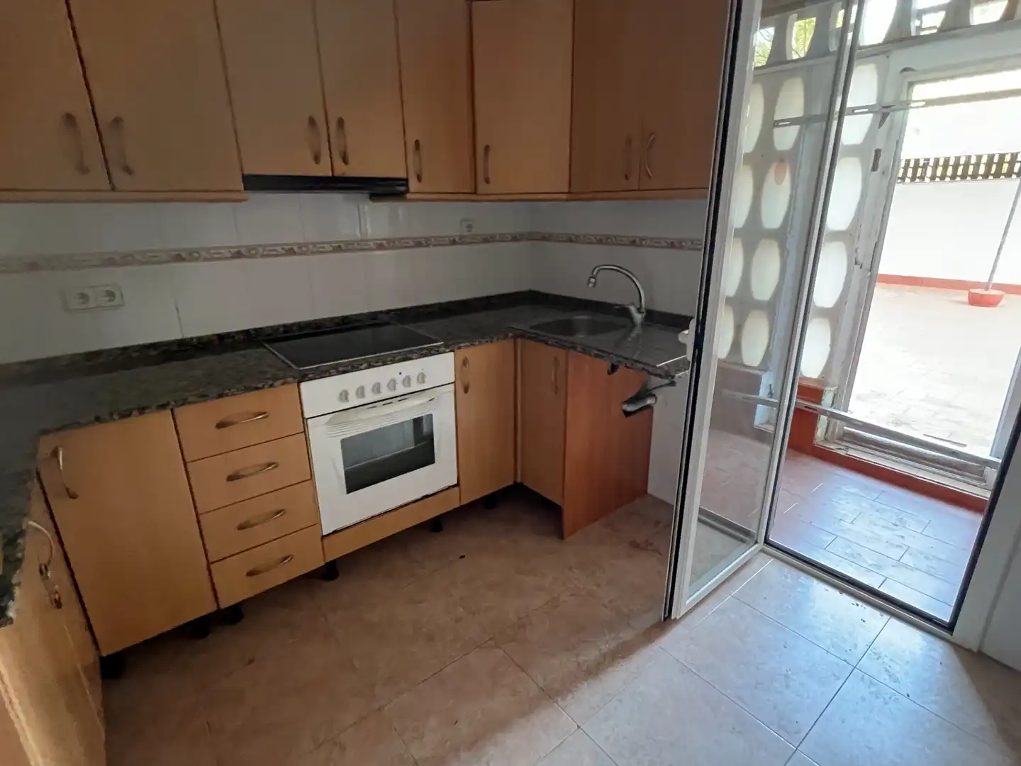 Küche von Erdgeschoss zum Verkauf in Tarragona mit Heizung und Terrasse