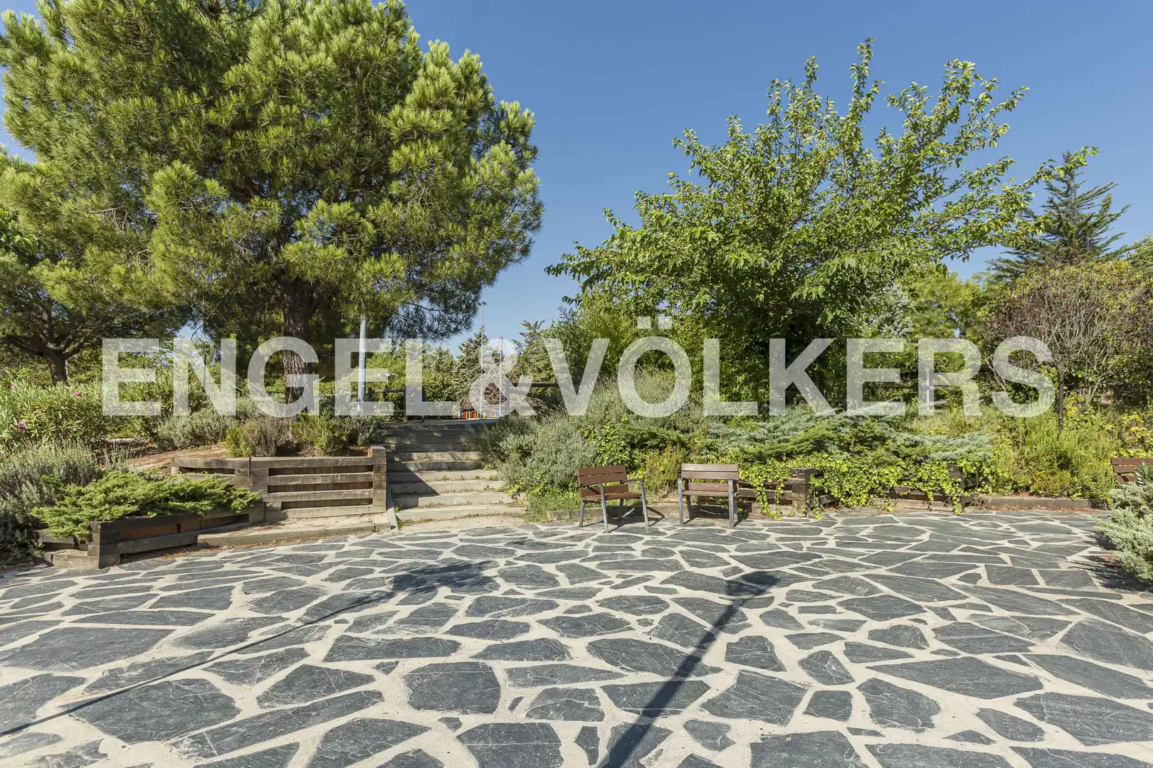 Vista exterior de Piso de alquiler en Las Rozas de Madrid con Aire acondicionado, Calefacción y Jardín privado