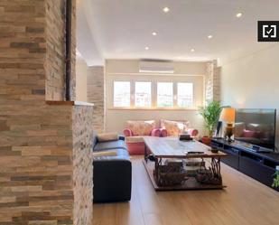 Living room of Flat to rent in  Madrid Capital  with Air Conditioner, Heating and Furnished