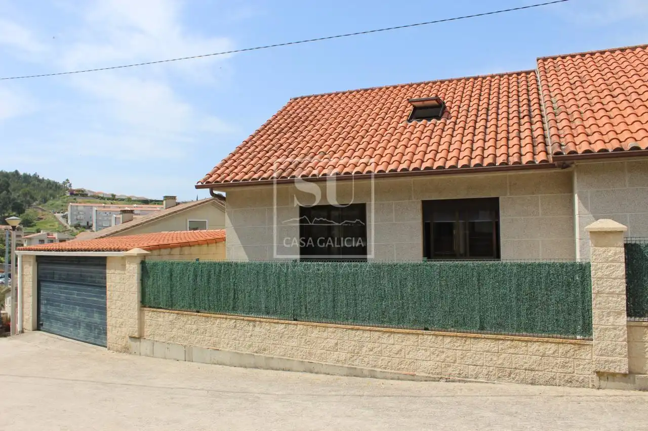 Vista exterior de Casa o xalet en venda en Baiona amb Calefacció i Jardí privat
