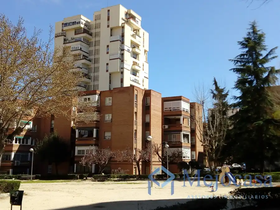 Vista exterior de Pis en venda en Madrid amb Aire condicionat, Calefacció i Jardí privat