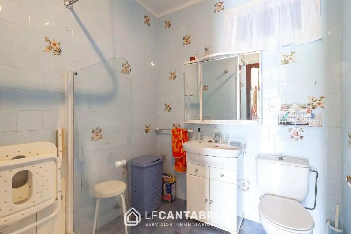 Baño de Casa o chalet en venta en Camargo con Calefacción y Trastero