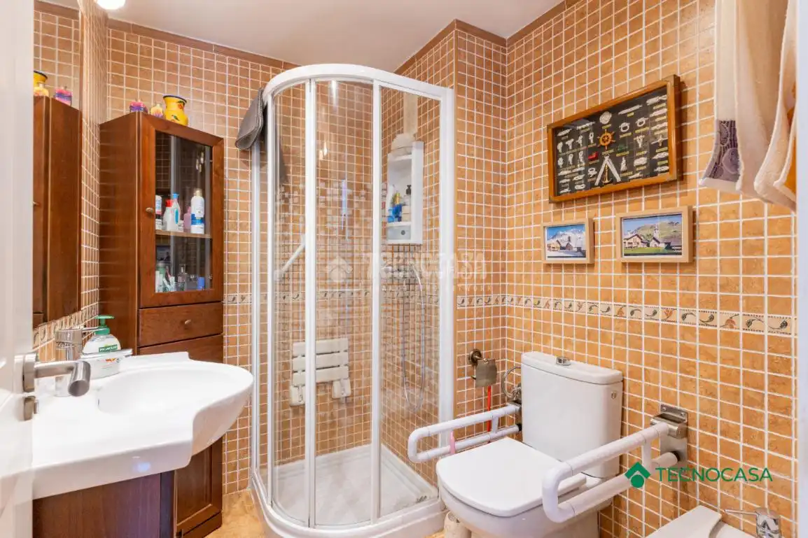 Baño de Piso en venta en Roquetas de Mar con Aire acondicionado